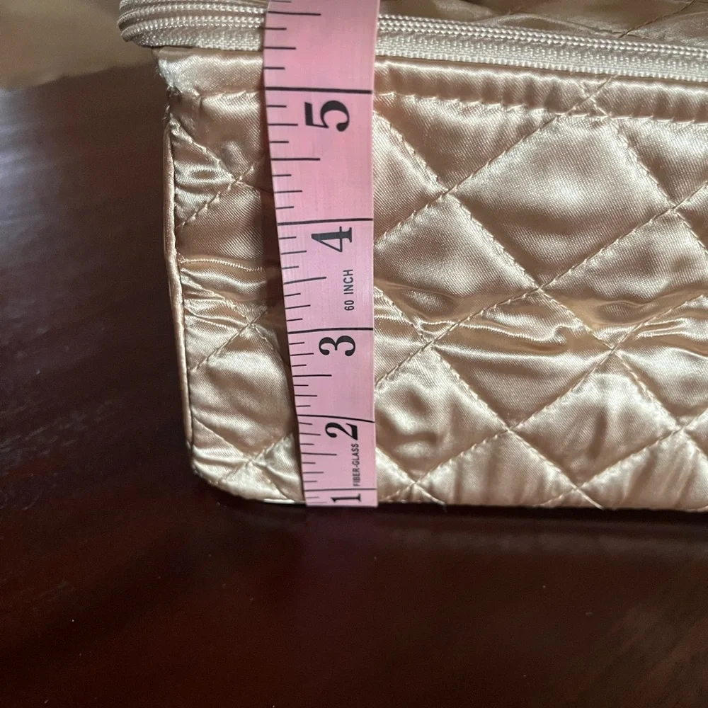 NaRaYa Cosmetic Bag color is Gold XL